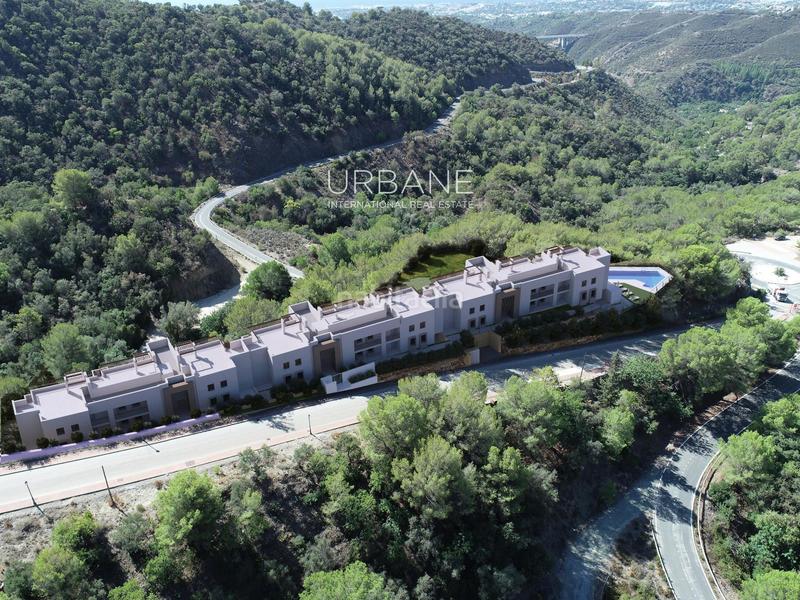 Foto f5dacb19-3a08-430e-8729-799ed8592a6c. Piso apartamento moderno de tres habitaciones con terraza en entorno natural en Istán