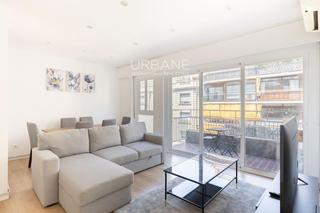 Rent Flat  Muntaner. En alquiler piso de 2 habitaciones con balcón y vistas al mar y