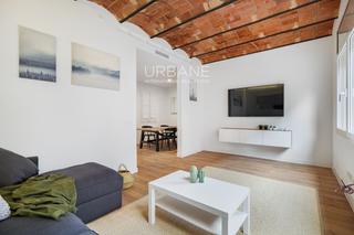 Rent Flat in Sagrada Família. Piso reformado con encanto y balcón privado en el centro del eix