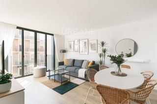 Miete Etagenwohnung  Carrer de lepant. Piso de tres habitaciones moderno y luminoso cerca de la sagrada