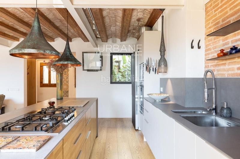 Foto 0c486473-d71c-40f7-be76-0b82bce1a427. Piso encanto histórico y elegancia atemporal su nuevo hogar en el corazón del barrio gótico en Barcelona