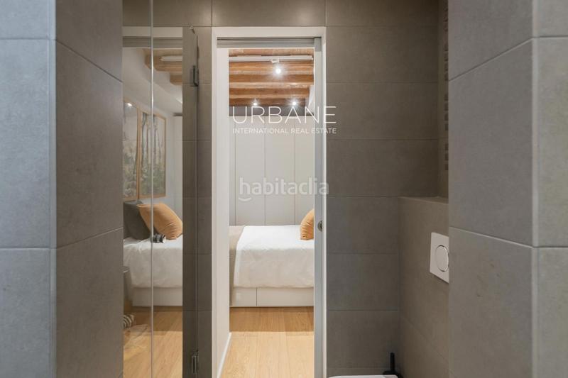 Foto 1476e132-4b19-49d4-883d-29e87be5e3a7. Piso encanto histórico y elegancia atemporal su nuevo hogar en el corazón del barrio gótico en Barcelona