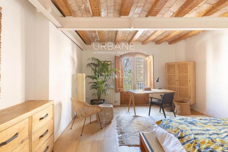 Foto 2a2af851-858e-42cf-bb4b-55f46b3661f7. Piso encanto histórico y elegancia atemporal su nuevo hogar en el corazón del barrio gótico en Barcelona