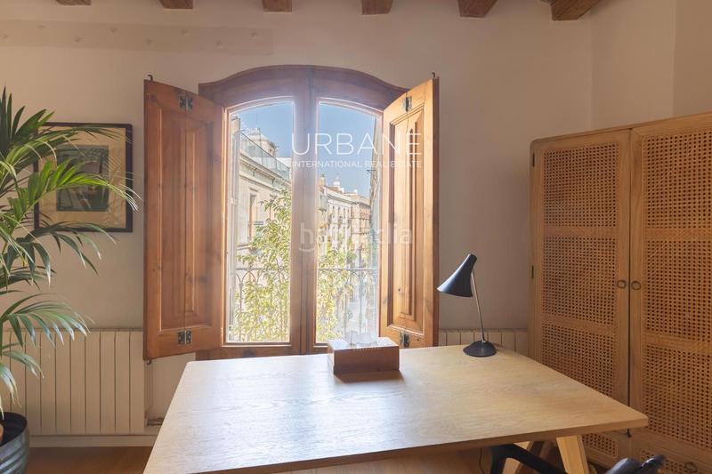 Foto 2bcf065d-d126-4348-8daa-dd7e2e2ba8d1. Piso encanto histórico y elegancia atemporal su nuevo hogar en el corazón del barrio gótico en Barcelona