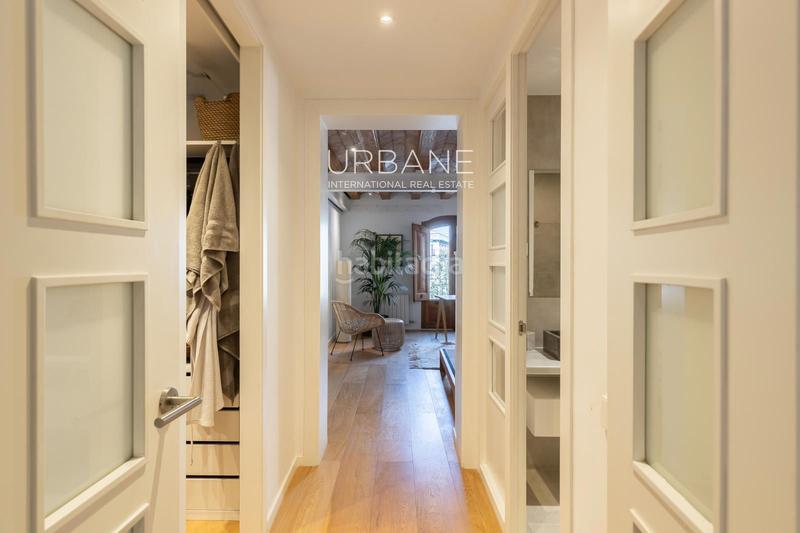 Foto 2fa31058-7623-407a-8726-325d678257c2. Piso encanto histórico y elegancia atemporal su nuevo hogar en el corazón del barrio gótico en Barcelona