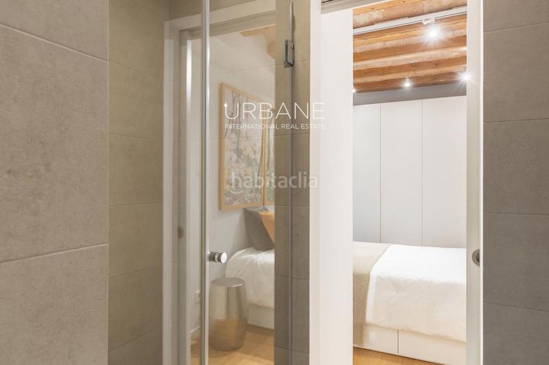 Foto 3d98d18f-c989-4eb1-ab48-7b36c47ee0e2. Piso encanto histórico y elegancia atemporal su nuevo hogar en el corazón del barrio gótico en Barcelona