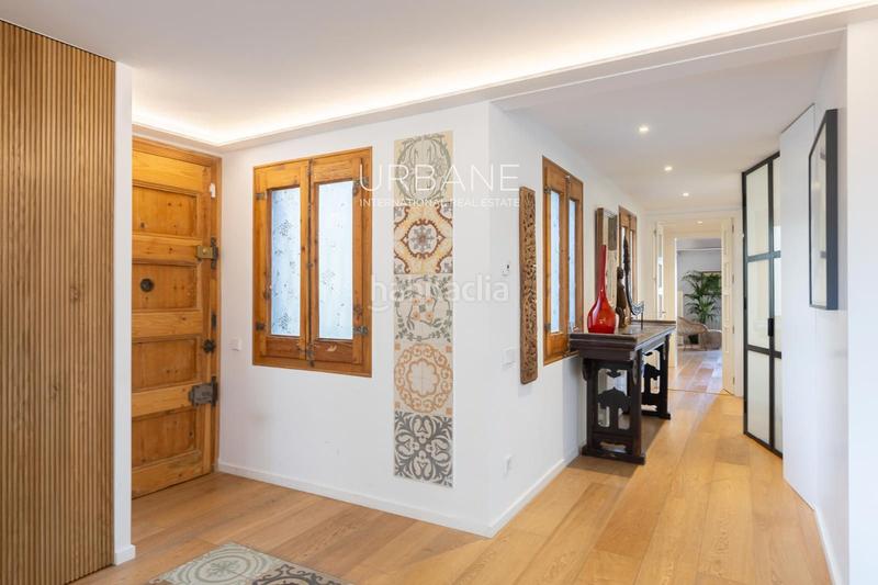 Foto 67de0a90-2b0e-415b-ae72-d8b3927ecd93. Piso encanto histórico y elegancia atemporal su nuevo hogar en el corazón del barrio gótico en Barcelona