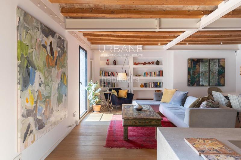 Foto 7144d2bd-fb35-4d44-b396-a912b3b5f58c. Piso encanto histórico y elegancia atemporal su nuevo hogar en el corazón del barrio gótico en Barcelona