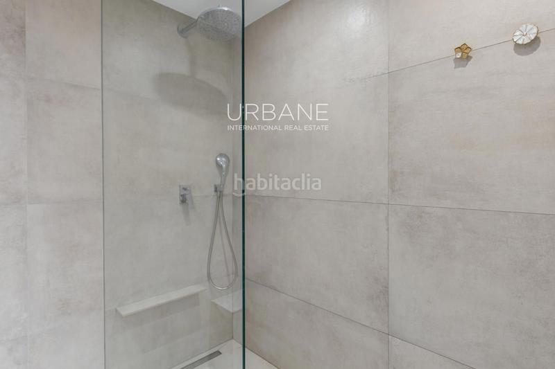 Foto 99062b5e-2294-48e5-b455-e22a8093b63f. Piso encanto histórico y elegancia atemporal su nuevo hogar en el corazón del barrio gótico en Barcelona