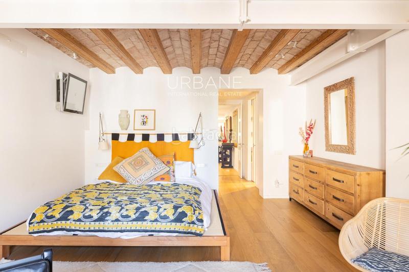Foto b38e21f8-4f59-4991-bcb9-27fdfb71f163. Piso encanto histórico y elegancia atemporal su nuevo hogar en el corazón del barrio gótico en Barcelona