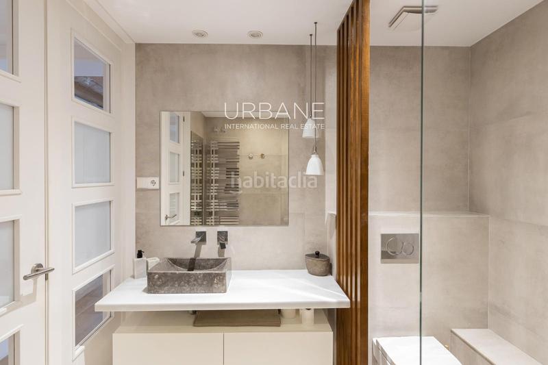 Foto c7921c21-d00c-412f-ae9d-c6ed7ab681e2. Piso encanto histórico y elegancia atemporal su nuevo hogar en el corazón del barrio gótico en Barcelona