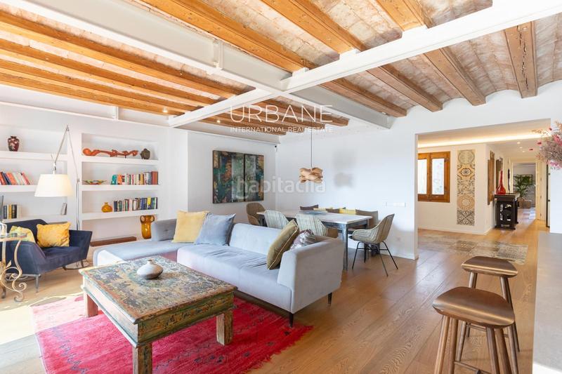 Foto cc8454fd-f76c-4132-911a-e9f78e8dc35e. Piso encanto histórico y elegancia atemporal su nuevo hogar en el corazón del barrio gótico en Barcelona