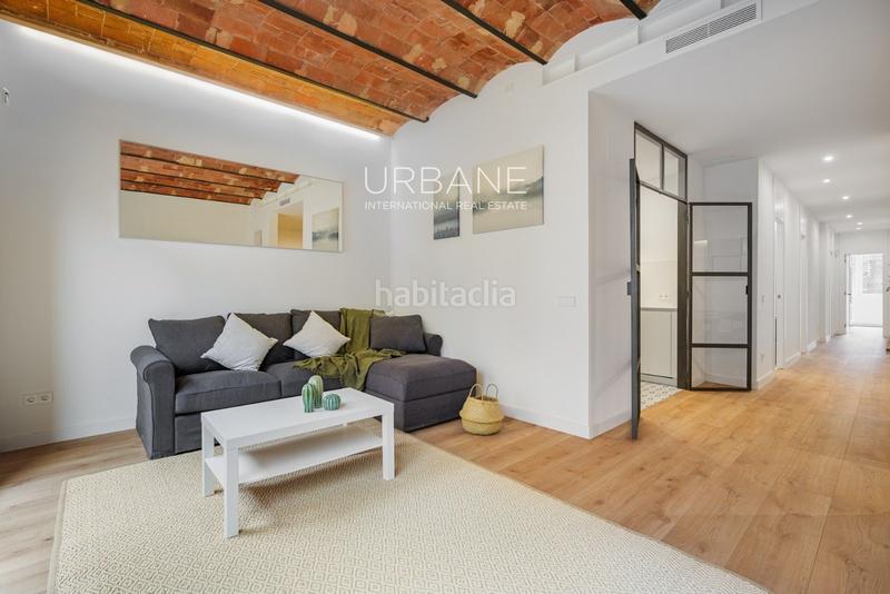 Foto 880aee97-740b-42ac-8418-b5658a277476. Alquiler piso se alquila piso reformado con encanto y balcón privado en el centro del eixample en Barcelona