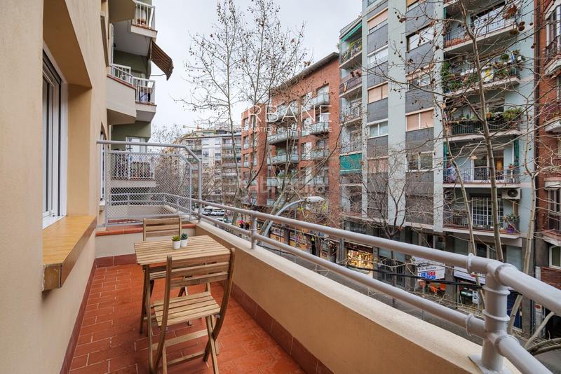 Foto c7a0bb98-cd66-4da1-a27d-edccc32d6d09. Alquiler piso se alquila piso reformado con encanto y balcón privado en el centro del eixample en Barcelona