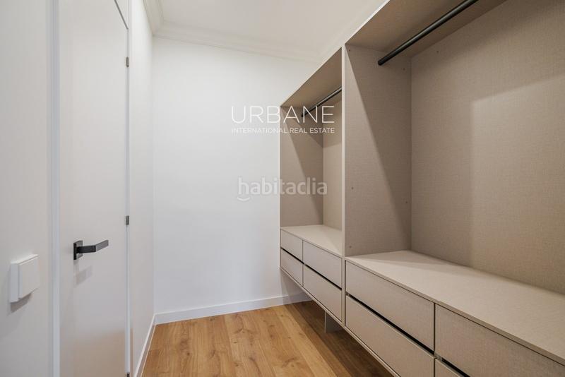Foto ca9c6ec0-6441-4344-9cff-12f61b9a7269. Alquiler piso se alquila piso reformado con encanto y balcón privado en el centro del eixample en Barcelona