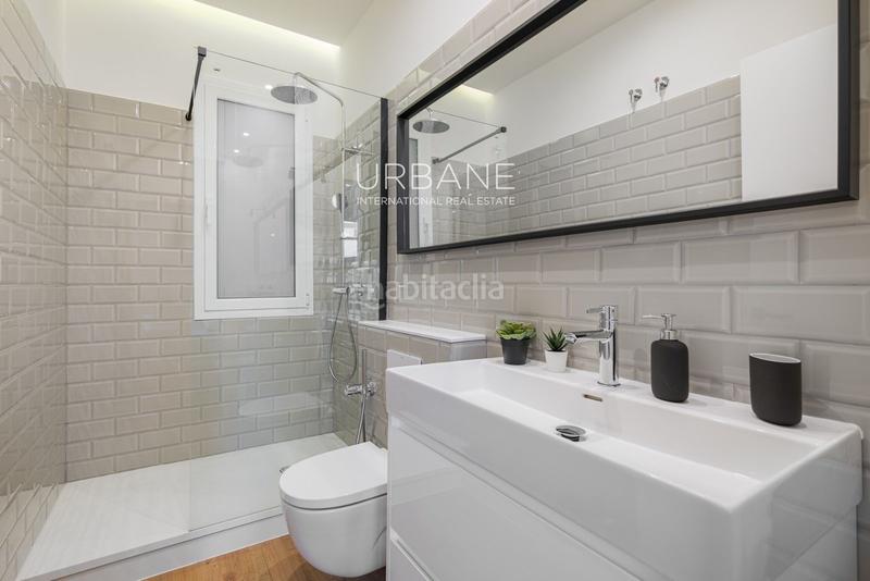 Foto db0d73ba-9ba3-4437-a780-474d78ee2f91. Alquiler piso se alquila piso reformado con encanto y balcón privado en el centro del eixample en Barcelona