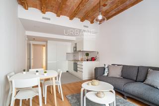 Rent Flat  Calle del príncep de viana. Piso reformado a estrenar en el corazón de barcelona