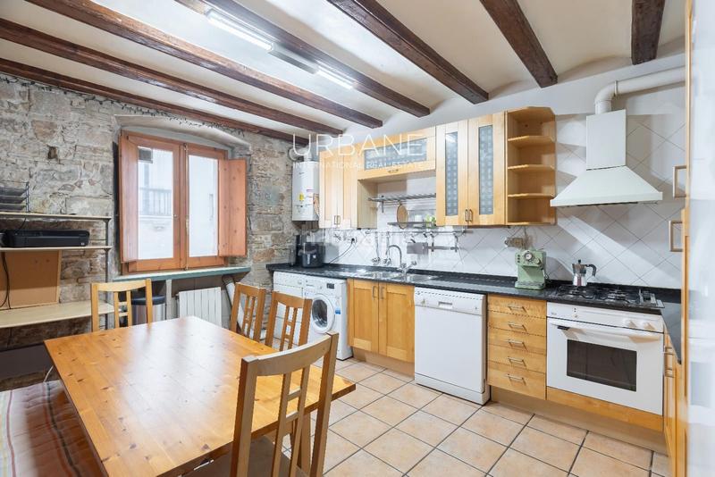 Foto 28c244c5-fa3e-4a6c-873f-ccaef72507bc. Alquiler ático piso amueblado de 2 habitaciones en alquiler temporal en el barrio gótico en Barcelona