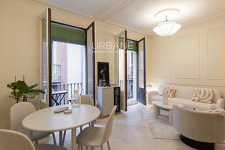 Appartamento  Vidre. Joya reformada en el gótico doble balcón, patio privado y acabad