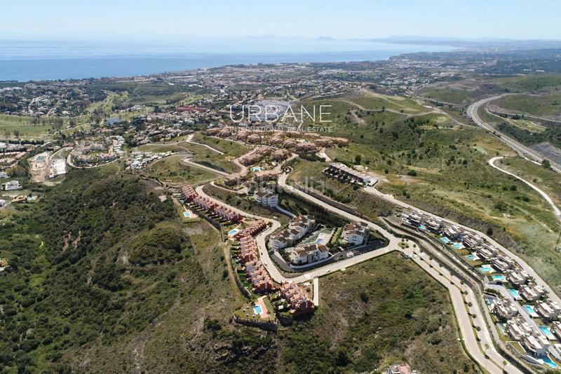 Foto ca77f252-9fd2-43b5-b1c4-4098622bc2bc. Piso elegante apartamento de 3 habitaciones con vistas impresionantes al golf y al mar en Benahavís
