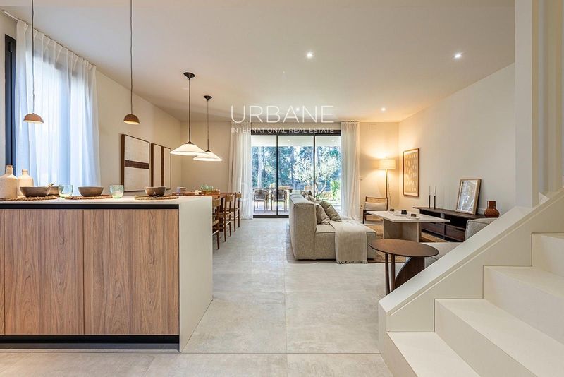 Foto 8db047bc-39f9-40ee-9827-96fea381b9f1. Casa adossada amb aparcament piscina a La Pineda Vila-seca