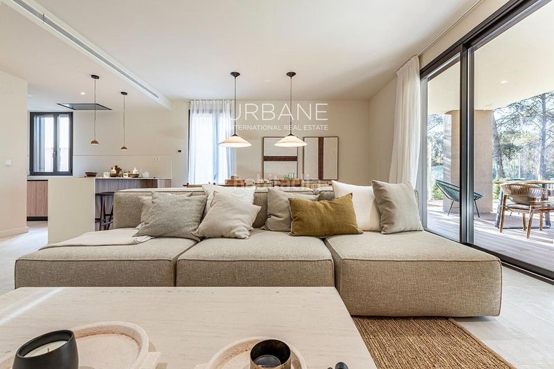 Foto d7ae138d-7ea4-49d4-b7cd-9e18d38fe47e. Casa adossada amb aparcament piscina a La Pineda Vila-seca