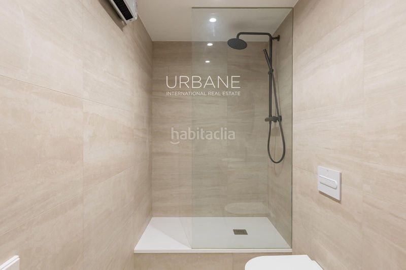 Foto a81e7a2b-bc4e-48fd-830d-7e26f6e8a44b. Pis a Gòtic Barcelona