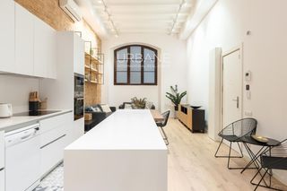 Alquiler Ático  Serra. Encantador dúplex de 2 dormitorios en el barrio gótico