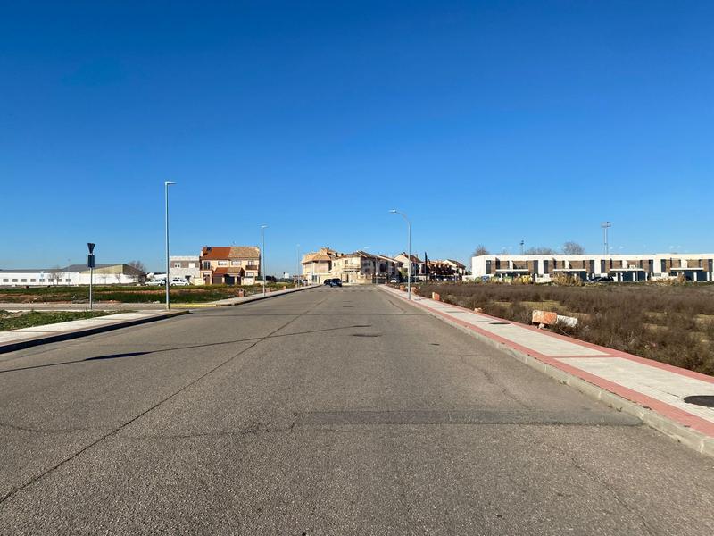 Foto 0b6dd596-85da-4e48-9211-cbeaf9f5c5c0. Terreno residencial parcela de esquina !!!! en Yuncos