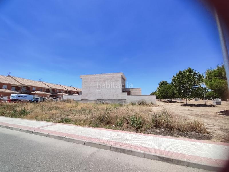 Foto 0ce69a78-48bb-4343-8ed4-a13728e8bdd4. Terreno residencial parcela de esquina !!!! en Yuncos