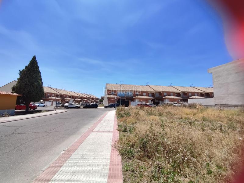 Foto 81a489a4-9fe3-42af-b275-62d873fd94a1. Terreno residencial parcela de esquina !!!! en Yuncos