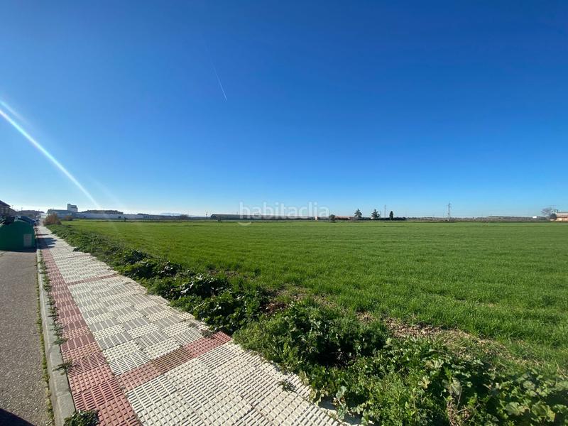 Foto b2dc2458-fa35-416b-88c9-17ea5a3c0612. Terreno residencial parcela de esquina !!!! en Yuncos