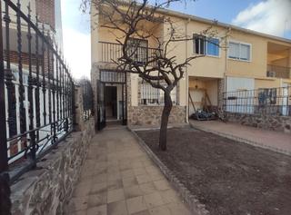 Maison à Estación-Cruz Roja. Mas que hipotecas vende en exclusiva chalet adodado en illescas
