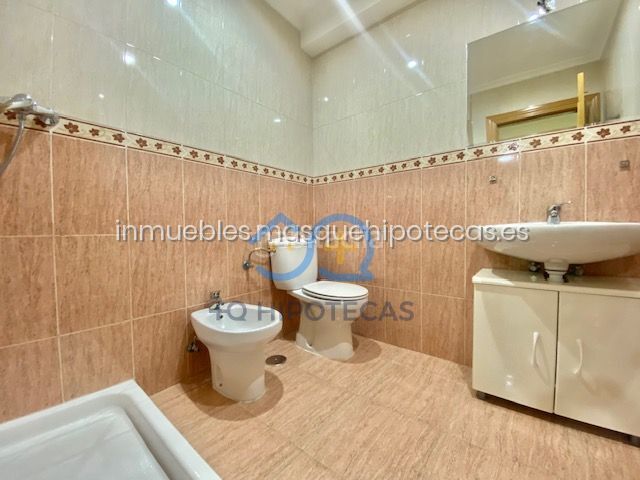 Foto 8bce3e5c-68e6-4c33-bf4a-bd8b9ba8e105. Casa adossada amb calefacció aparcament a Añover de Tajo