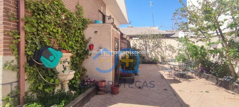 Foto cc957e34-bc70-461d-8a4f-2eedb142d85a. Xalet amb aparcament a Cobeja