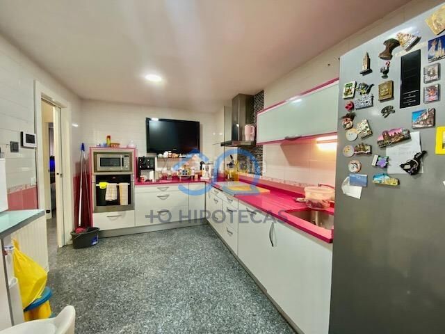 Foto 1e5a0857-4211-4e65-9c29-fc463a77452d. Casa adosada mas que hipotecas vende en exclusiva chalet con piscina madrid en Parla