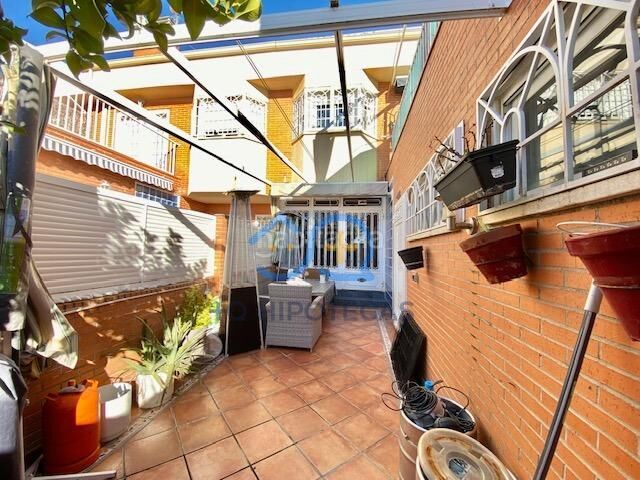 Foto 39cf088e-9d61-482e-b548-561cda0c50d3. Casa adosada mas que hipotecas vende en exclusiva chalet con piscina madrid en Parla