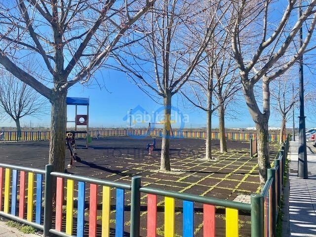 Foto 46dbe0b7-a454-42f6-a5c9-9a76c881bc6a. Casa adosada mas que hipotecas vende en exclusiva chalet con piscina madrid en Parla