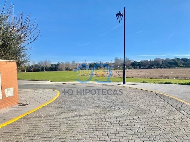 Foto 5f58e4a3-caa8-4273-a27f-ecc80de54447. Casa adosada mas que hipotecas vende en exclusiva chalet con piscina madrid en Parla