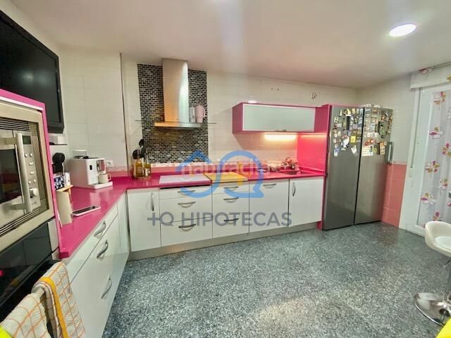 Foto 6e99bfcb-5e8c-463e-bda0-255822ca56ad. Casa adosada mas que hipotecas vende en exclusiva chalet con piscina madrid en Parla