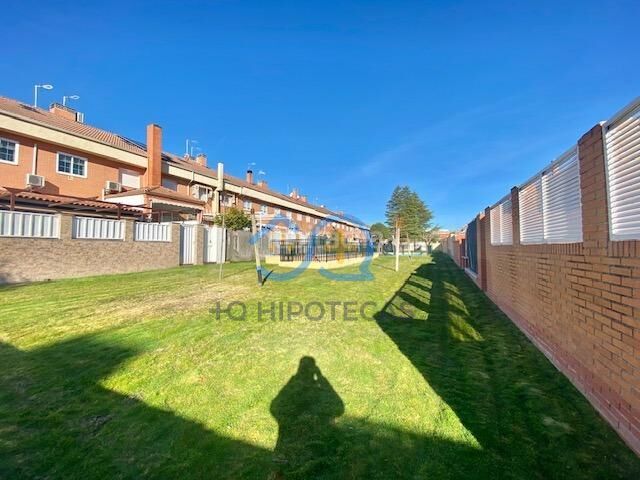 Foto 7b143ae0-37f3-4439-95a4-fa49c149fef9. Casa adosada mas que hipotecas vende en exclusiva chalet con piscina madrid en Parla