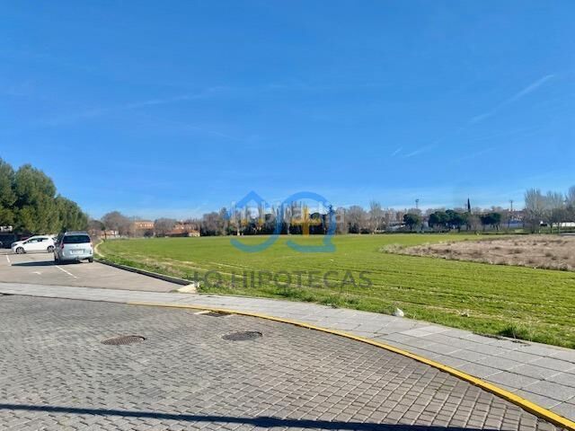 Foto 81211fee-c575-47be-9610-0763375b82dc. Casa adosada mas que hipotecas vende en exclusiva chalet con piscina madrid en Parla