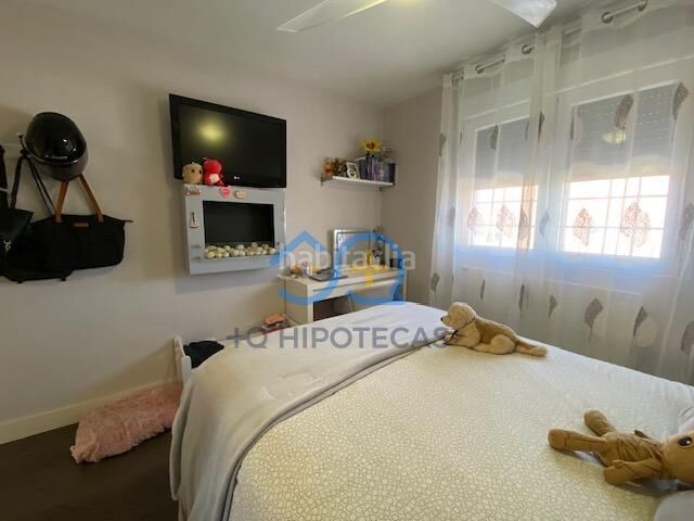 Foto a3354378-36a1-47a4-8e76-d748404acff2. Casa adosada mas que hipotecas vende en exclusiva chalet con piscina madrid en Parla