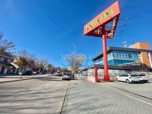 Foto a830230c-c749-4b9a-b44c-beb81114f69a. Casa adosada mas que hipotecas vende en exclusiva chalet con piscina madrid en Parla