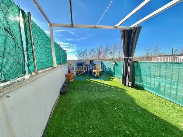 Foto dda792ca-0754-48b9-89b6-0ffe72c742a9. Casa adosada mas que hipotecas vende en exclusiva chalet con piscina madrid en Parla