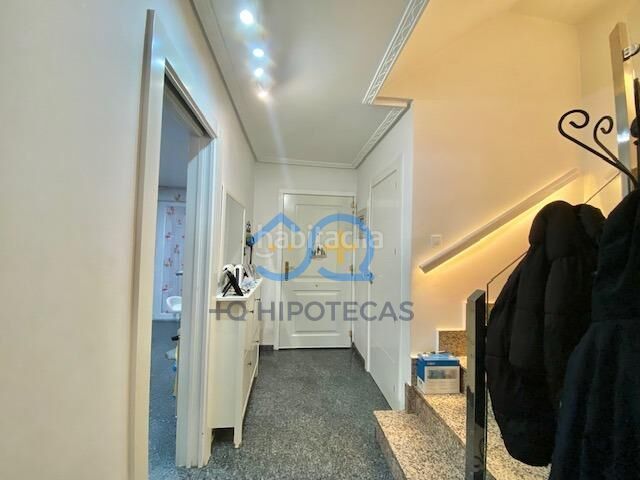 Foto e8da4dc8-8d0c-47e0-ac68-f41bd6d3cfeb. Casa adosada mas que hipotecas vende en exclusiva chalet con piscina madrid en Parla