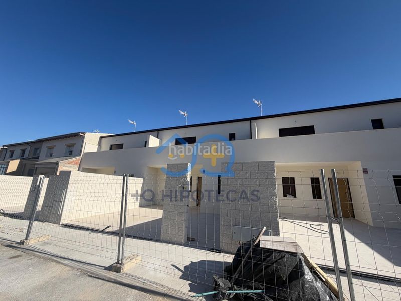 Foto 4ab3c5d4-7b9a-490e-bd2b-24236002beaf. Xalet amb aparcament a Olías del Rey