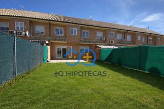 Casa en Yuncos. Mas que hipotecas vende bonito chalet adosado en exclusiva en yu