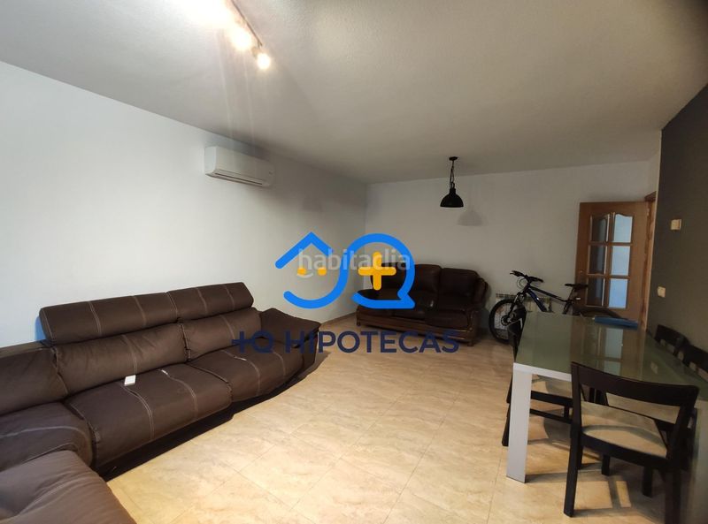 Foto 37a8de1e-3980-49d5-8e2d-c924ea46feb1. Casa aparellada amb aparcament a Yeles