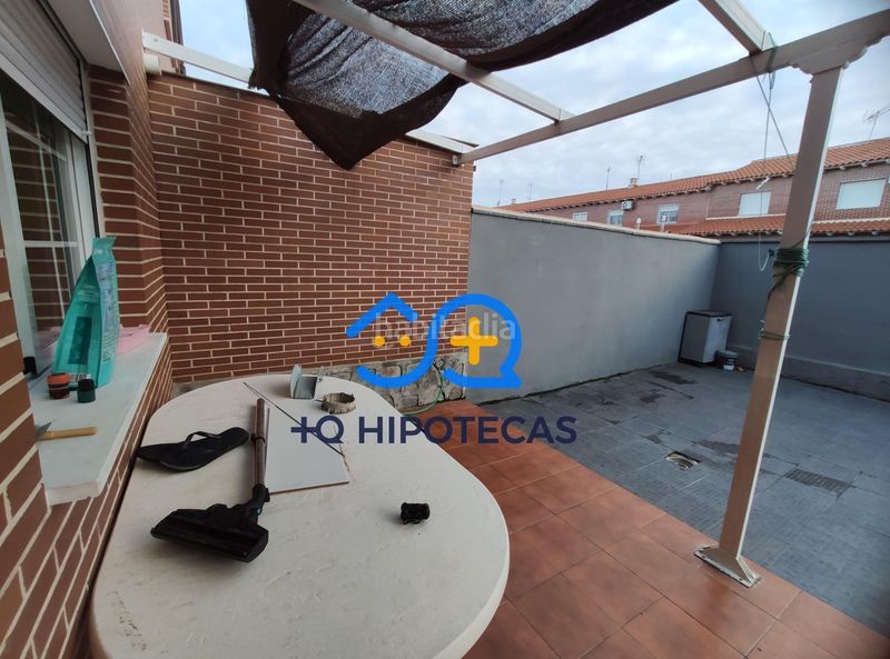 Foto 4b5f5c80-4e8d-428e-aa2b-23b2f6789933. Casa aparellada amb aparcament a Yeles